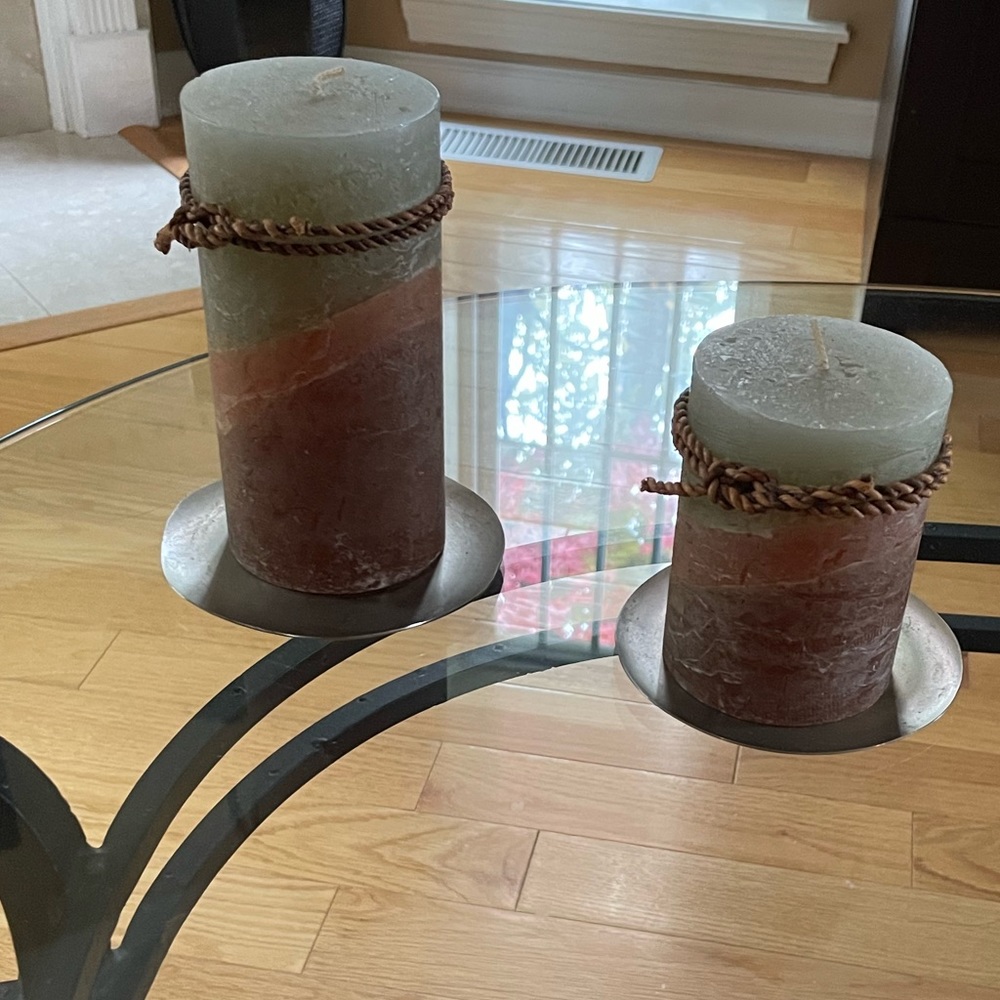 2 candles with 3 colors on a silver plate